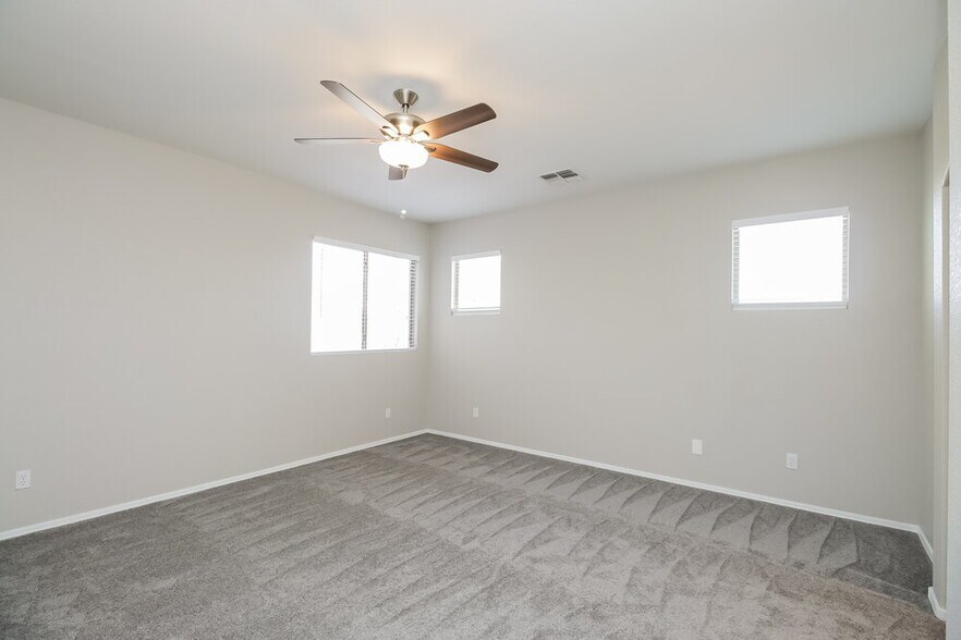 Building Photo - 1303 S Mansard