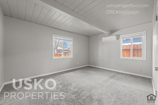 Building Photo - "Charming 3-Bed with Full Bath in Sacramento – Cozy 1093 Sq Ft Home Awaits!"