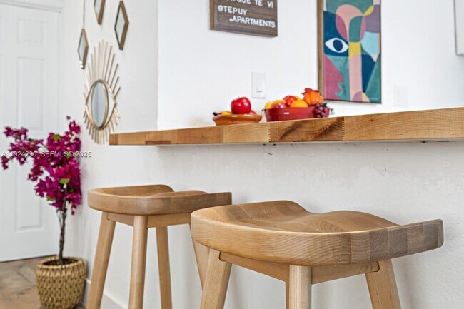 Building Photo - 811 Tequesta St