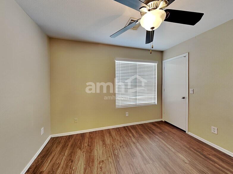 Building Photo - 2715 N 90th Ave