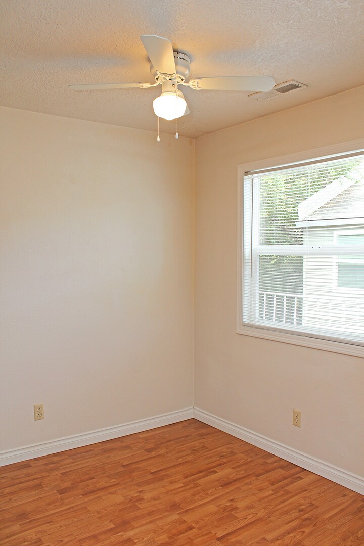 Building Photo - 3805-3805 SE Cesar Estrada Chavez Blvd