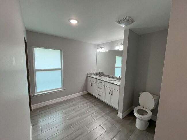 Building Photo - MUST SEE-CUSTOM BUILT-LARGE NEWER CONSTRUT...
