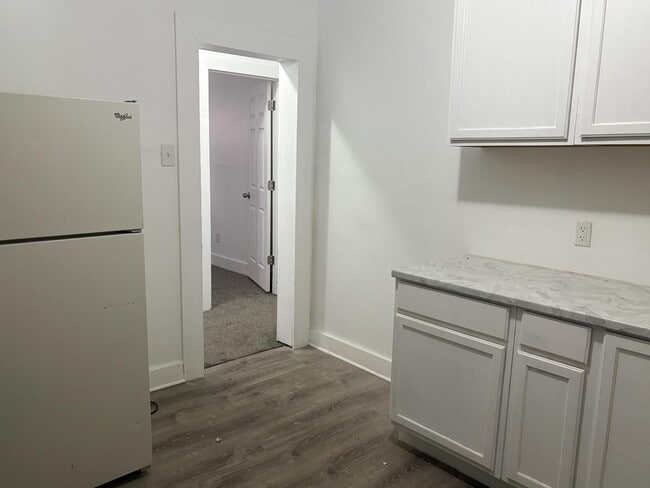 Building Photo - 2531 W Euclid St