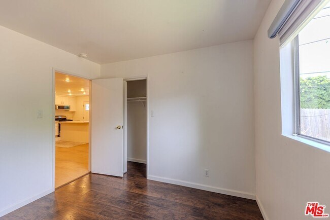 Building Photo - 837 Sunset Ave