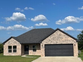 Building Photo - Minutes to Casino/Off HWY 70/Big backyard/...