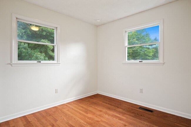 Building Photo - 1602 Westover Dr