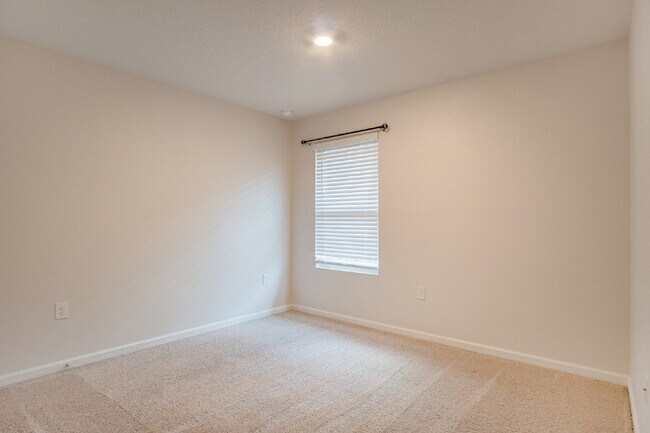 Building Photo - 4BR Home Near Shopping & Navy Federal – $2...