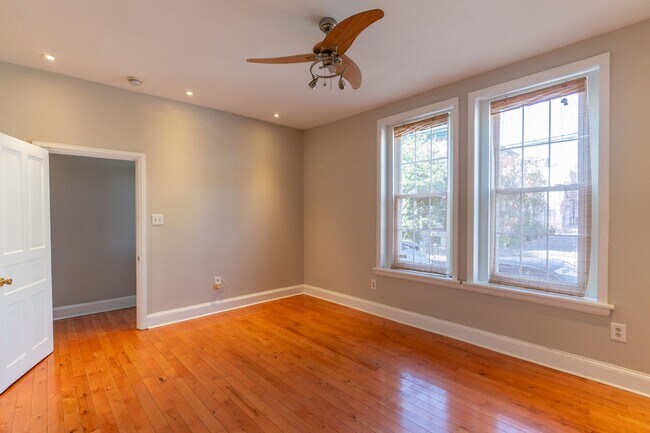 Building Photo - 1121 S 13th St