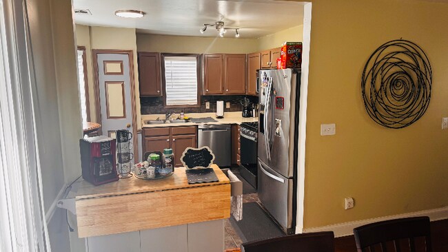 Building Photo - 530 Barclay Ct
