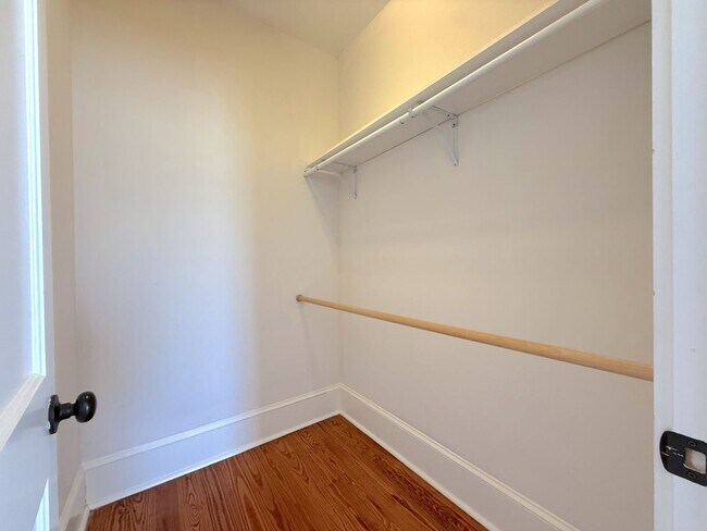 Building Photo - 1268 College St