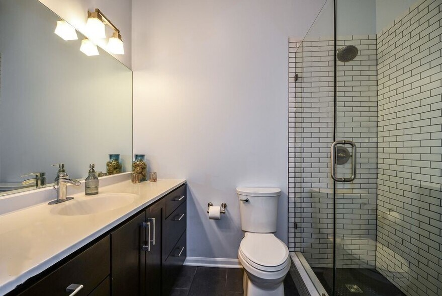 Master Bathroom - 1464 W Grace St