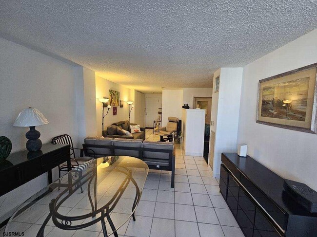 Building Photo - 111 S 16th Ave