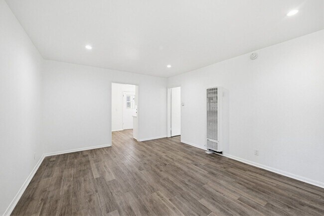 Building Photo - 4264 W Broadway