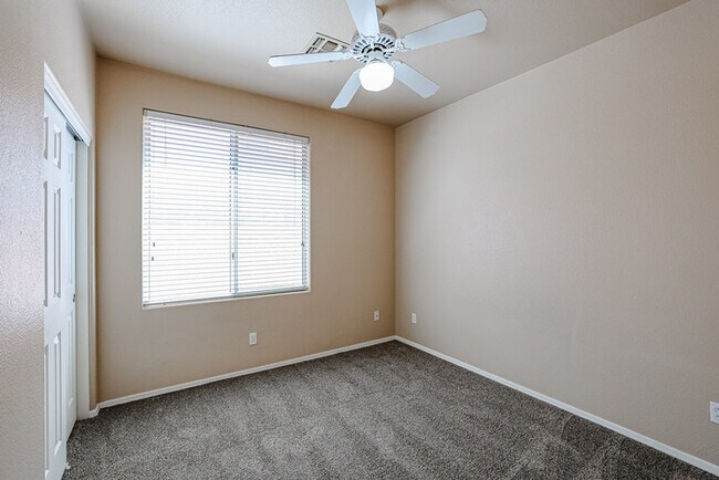 Building Photo - 4bed with pool