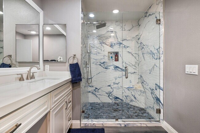 Building Photo - 54575 Shoal Creek