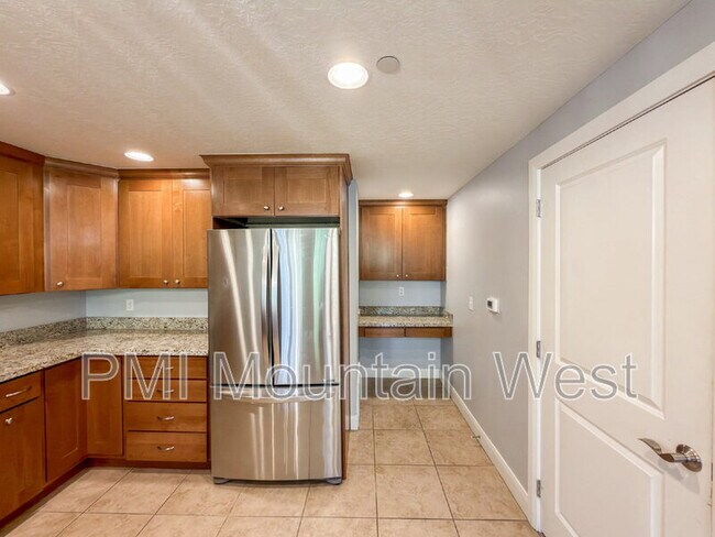 Building Photo - 88 S 900 E
