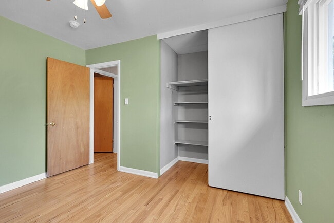 Building Photo - $1,750.00, 3-bed, 2 bath, located in Color...