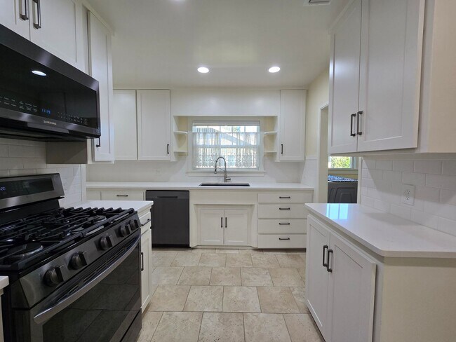 Building Photo - Updated Wood Streets home for Rent