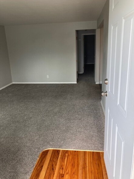 Building Photo - 609 E Euclid Ave