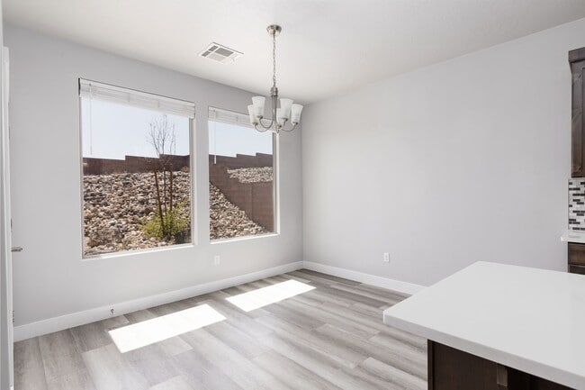 Building Photo - 6118 S Salix Wy