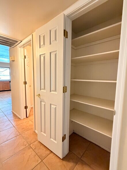 Building Photo - 2163 E Manhatton Dr
