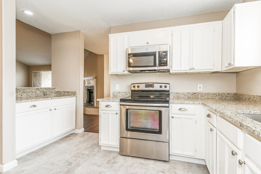 Building Photo - 4213 Claremont Dr