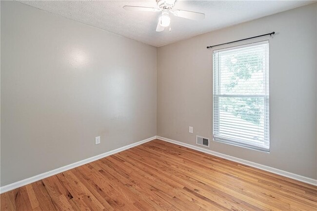 Building Photo - 495 Ansley Dr