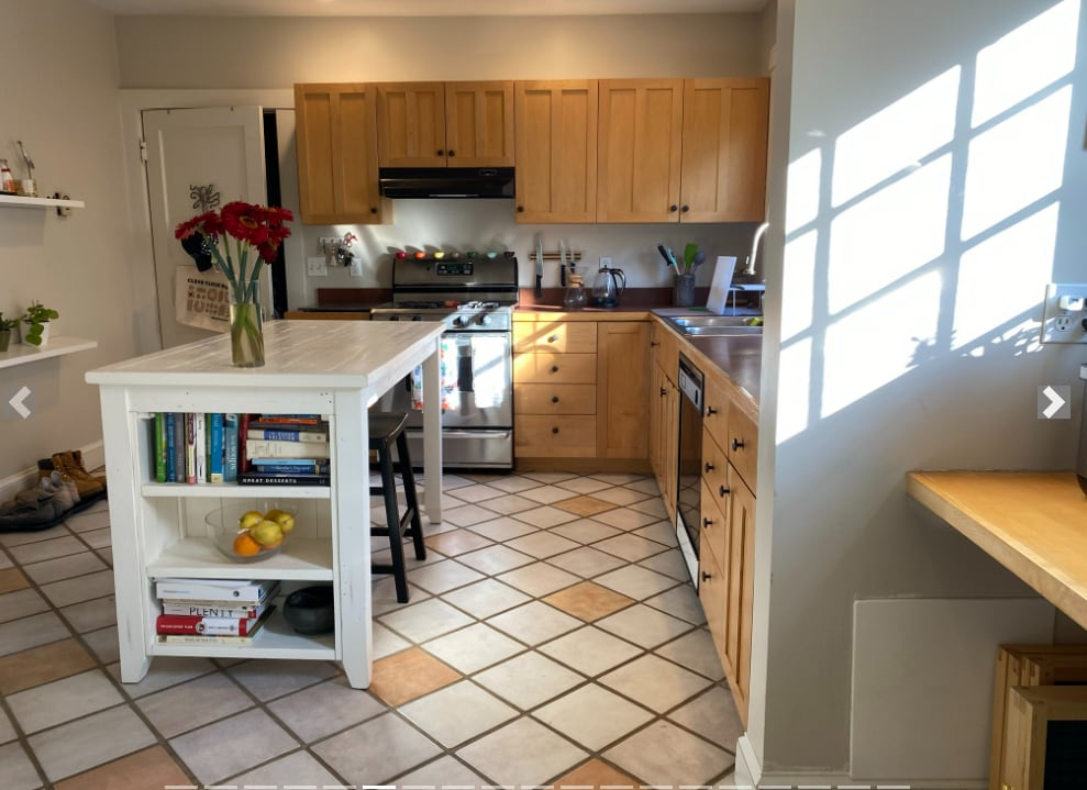 Building Photo - 32 Russell St