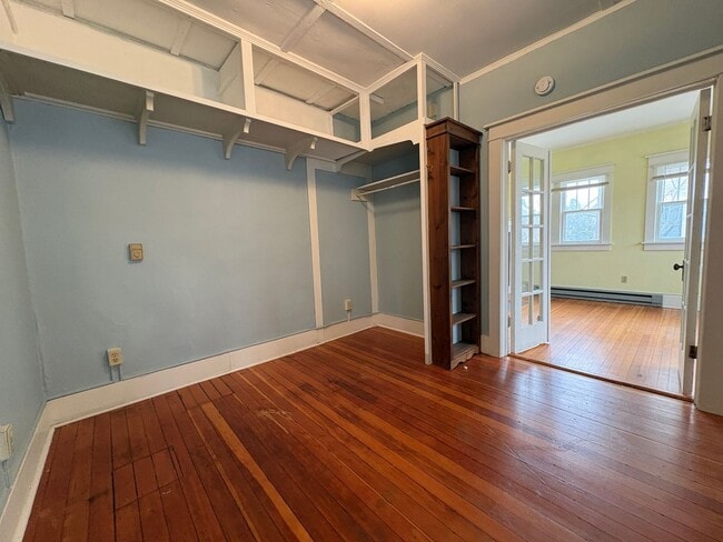 Building Photo - 908 E Washington St