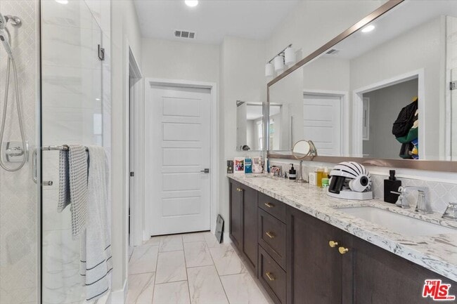 Building Photo - 127 Boeing Ln