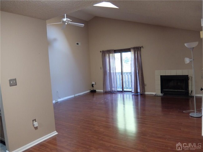 Building Photo - 2206 Ravens Crest Dr