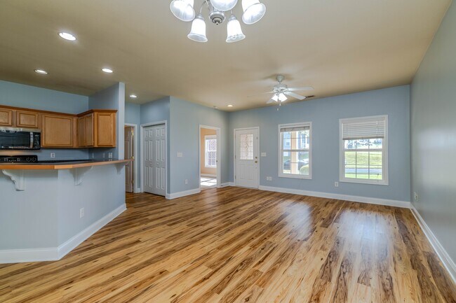 Building Photo - 121 Hatleyberry St