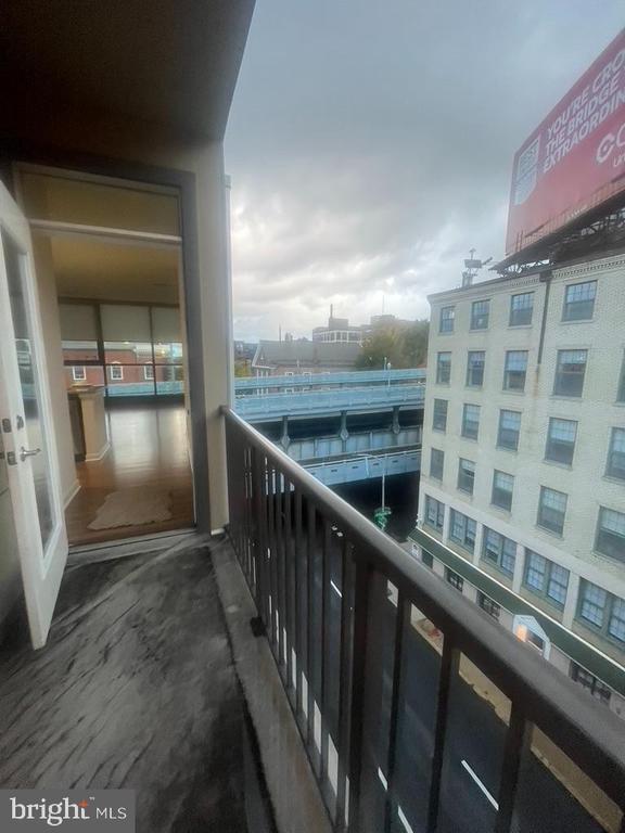 Building Photo - 401 Race St