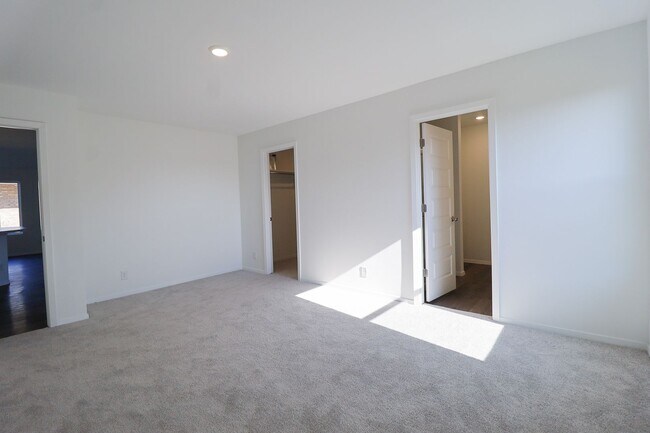 Building Photo - New Build 3 Bedroom Home Available For Immediate Move In!! Robninson Ranch