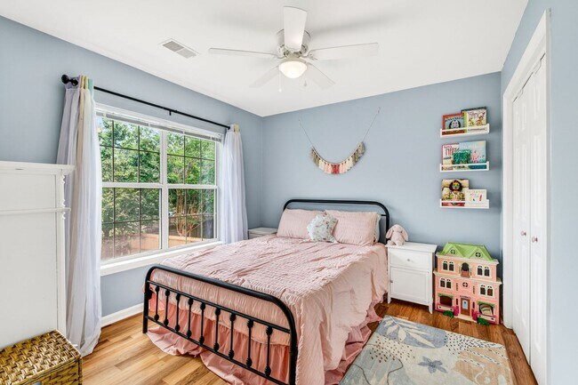 Building Photo - Spacious Living in the Heart of Whitehall