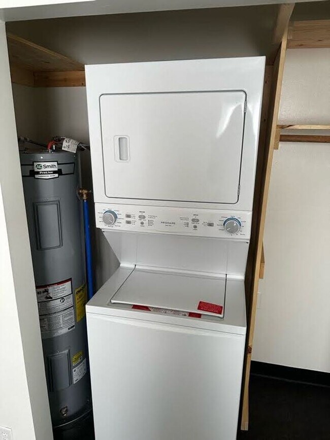 Building Photo - FAIRVIEW - AVAILABLE JULY 2024