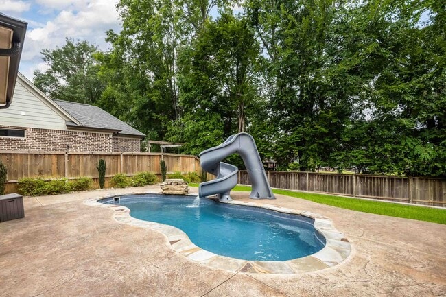 Building Photo - 1385 Belfair Dr
