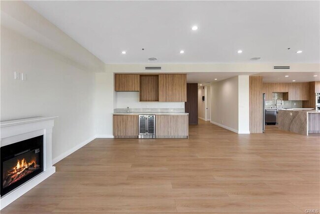 Building Photo - 10750 Wilshire Blvd