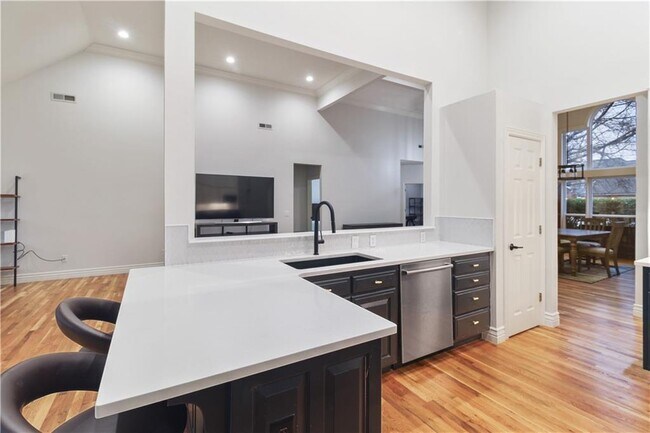 Building Photo - 4313 W Arlington Dr