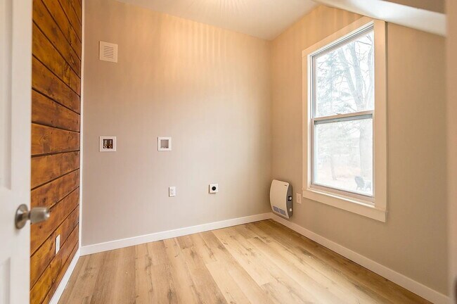 Building Photo - PRICE IMPROVEMENT! Beautiful 2-Bedroom Apartment – Quiet, Private Setting in Westbrook, Available...