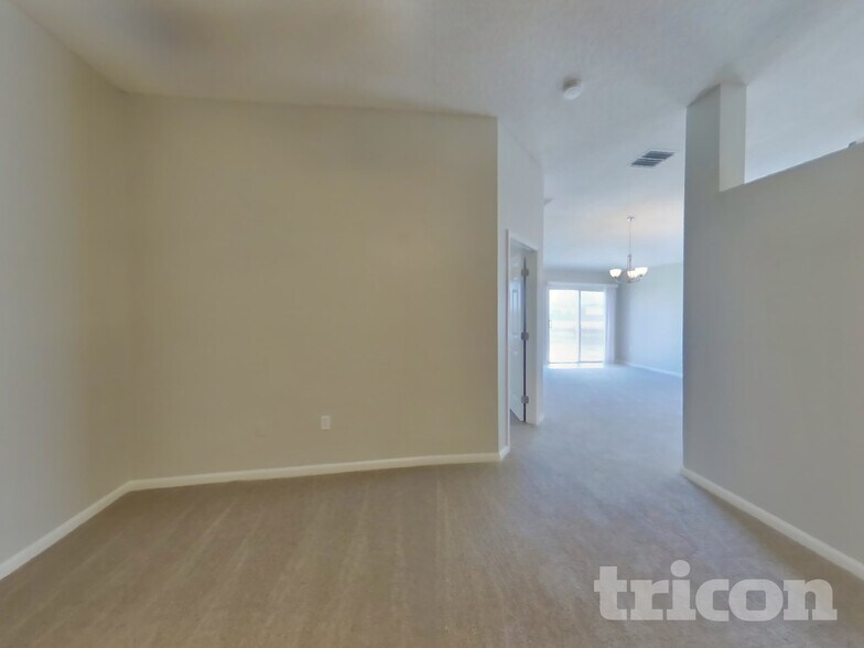 Building Photo - 3951 Hideaway Lane