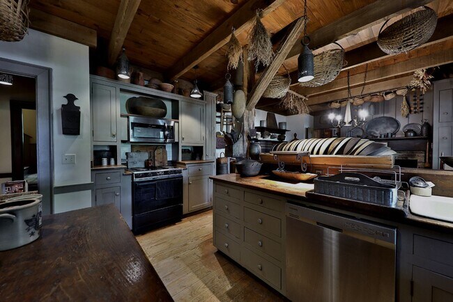 Building Photo - Custom- Built, Log Home in Martin, TN!