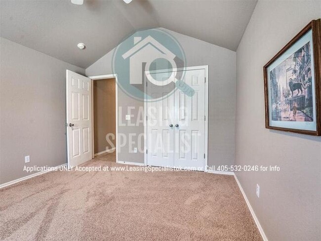 Building Photo - Stunning West Norman 3 Bed 2 Bath Townhome!