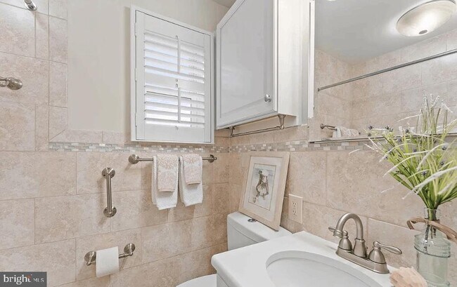 Building Photo - 1406 F St