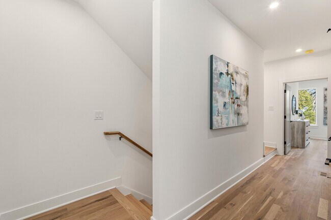 Building Photo - 1237 Memorial Dr SE