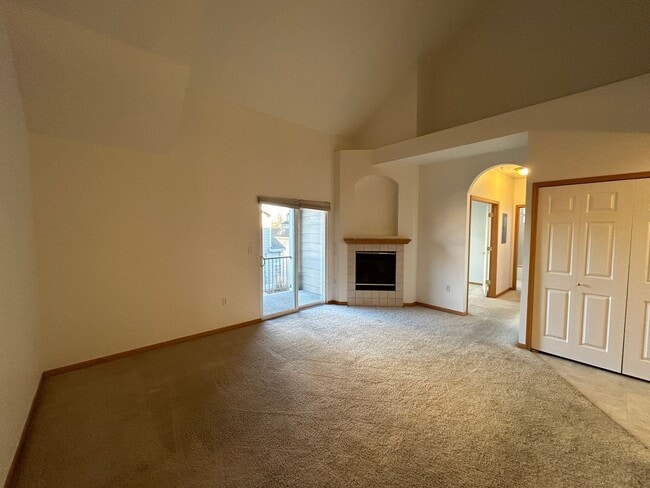 Building Photo - Vaulted Ceilings, Natural Light, and Comfort in Fort Collins Condo