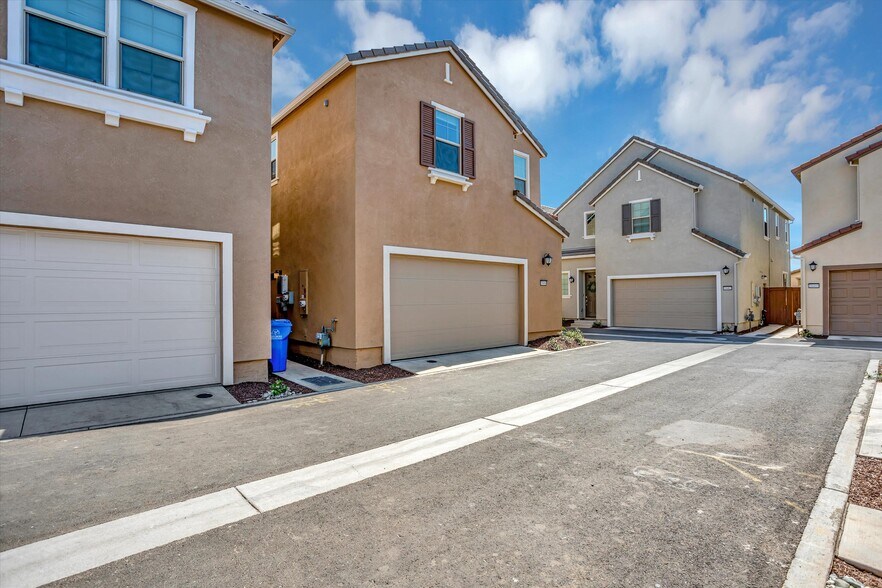 Building Photo - 10466 Oboe Way