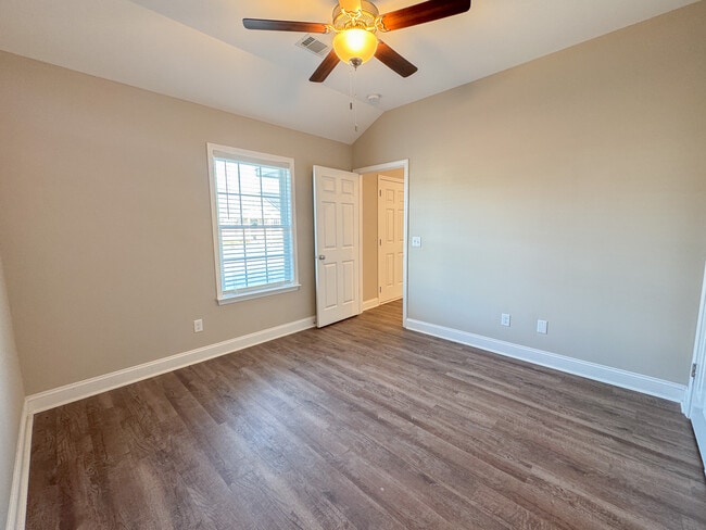 Building Photo - 215 Way Bill Cir