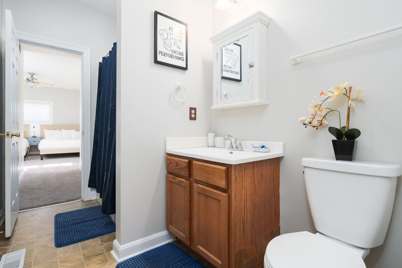 Building Photo - 742 N Sheffield Ave