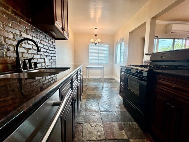 Building Photo - 11719 Mayfield Ave